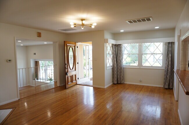 Building Photo - 3153 Orange Ave