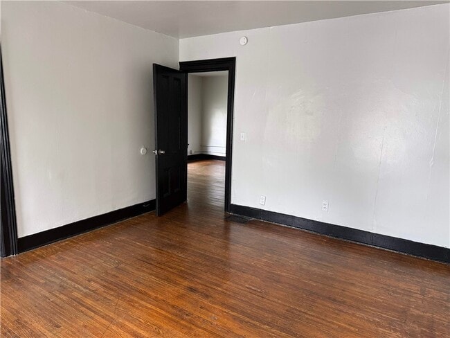 Building Photo - 865-869-869 Clifford Ave