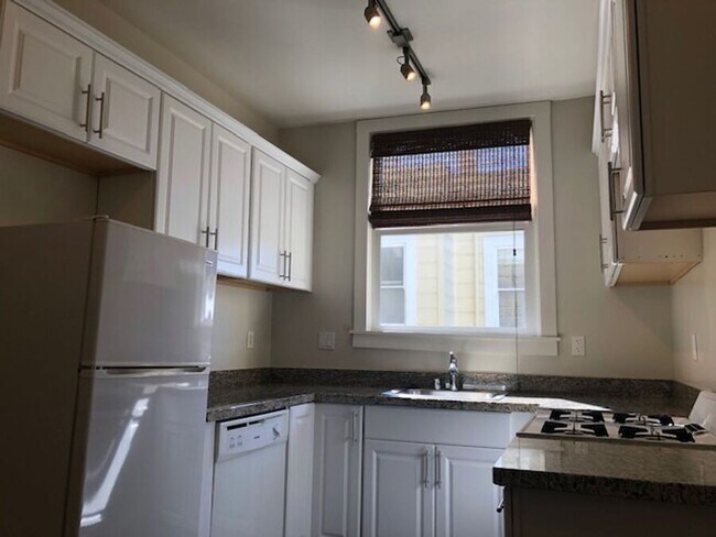 Building Photo - 3155 Broderick St