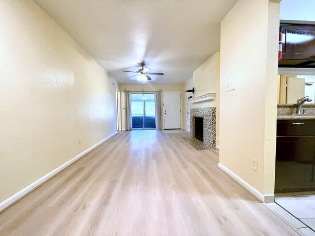 Building Photo - 752 Memorial Mews St