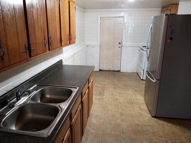 Building Photo - 111 Arch St