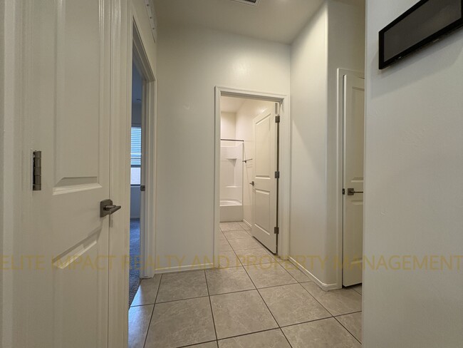 Building Photo - 7046 E Calle Arco Iris
