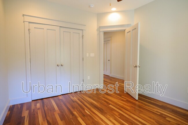 Building Photo - 15 Palm St