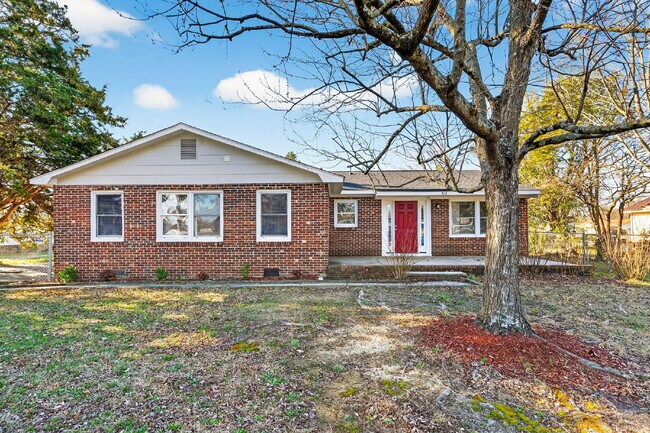 Building Photo - Spacious 5-Bedroom Retreat with 2.5 Baths in Saint Pauls – Your Dream Home Awaits!