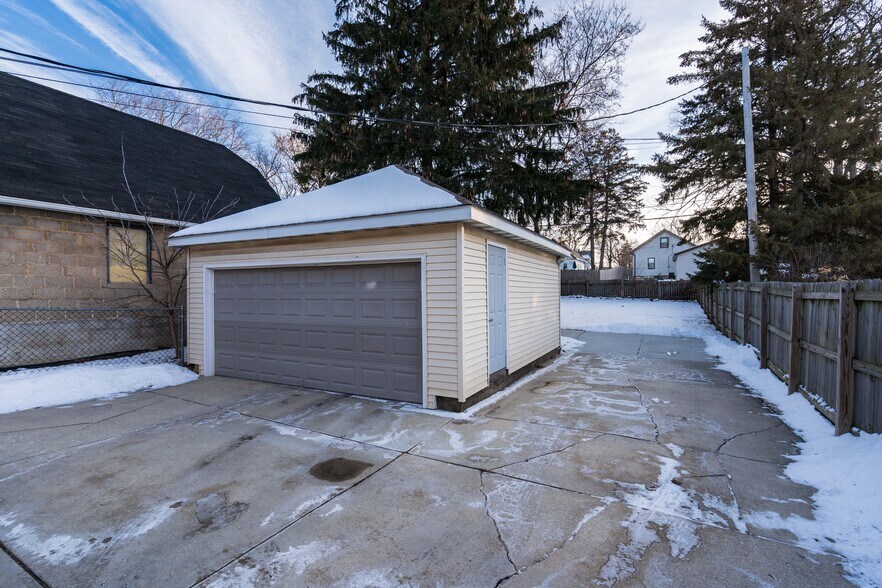 Building Photo - 1298 N 68th St