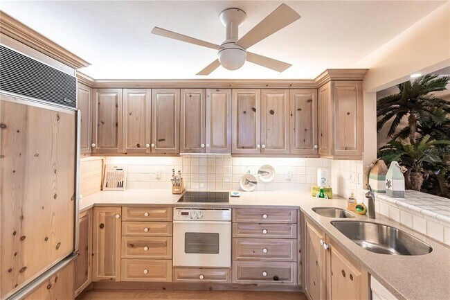 Building Photo - 1055 W Peppertree Dr