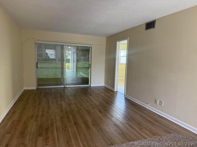 Building Photo - 9915 SW Sandalfoot Blvd