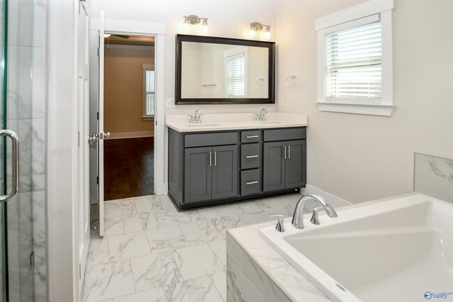 Building Photo - 105 Missouri Dr