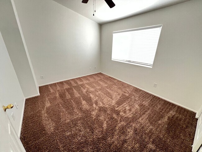 Building Photo - 4 Bedroom home with large lot