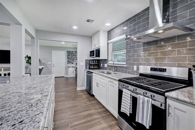 Building Photo - 7926 Ridgeview Dr