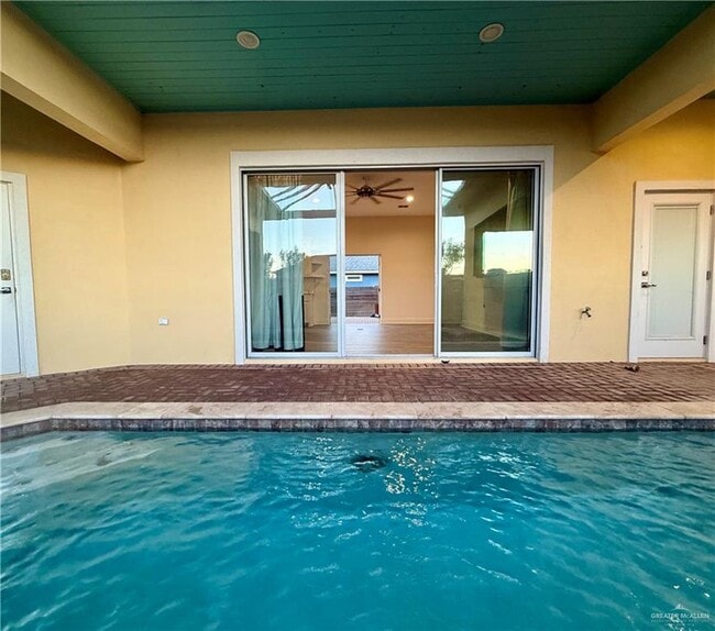 Building Photo - 25 Lago Washington