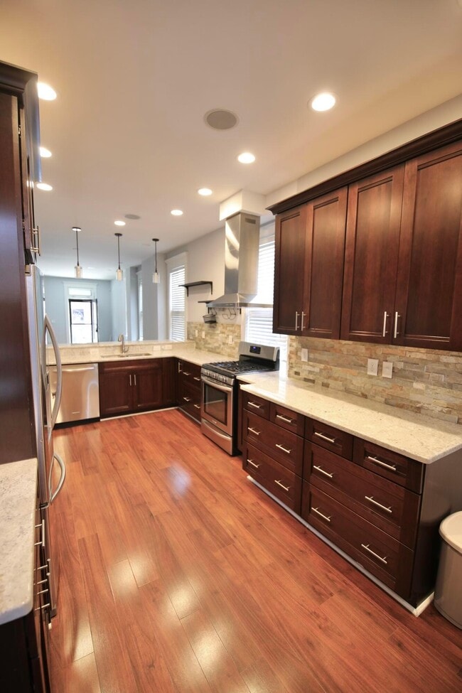 Building Photo - 310 E Beck St