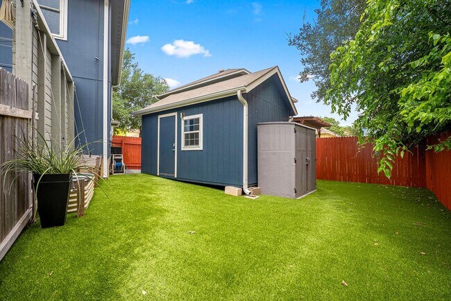 Building Photo - 7107 Leppke Cove