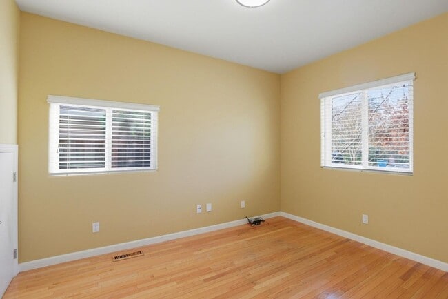 Building Photo - 659 Upton St