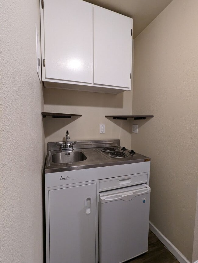Building Photo - Great 1-Bedroom, 1-Bath Apartment In Springfield With On-site Laundry!