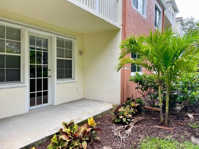 Building Photo - 9849 Baywinds Blvd