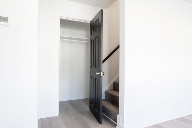 Building Photo - Newly Renovated 2BR Townhouse Midland, PA! W/ AC!