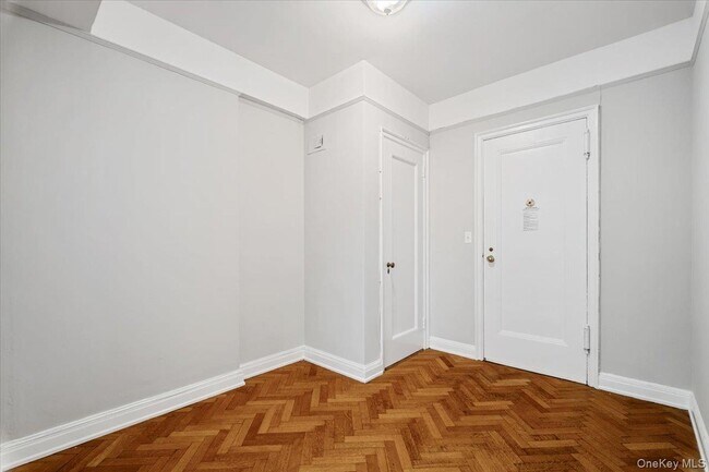 Building Photo - 45 Popham Rd