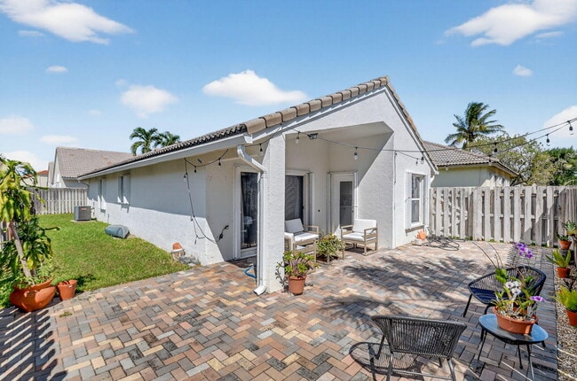 Building Photo - 1866 Capeside Cir