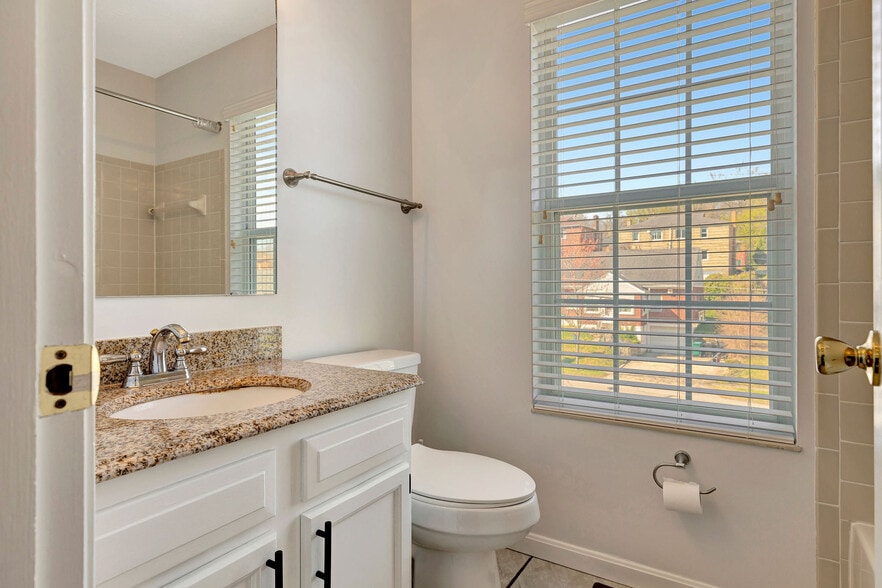 Building Photo - 206 Glenwood Ave