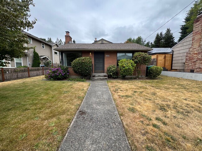 Building Photo - 6227 53rd Ave NE
