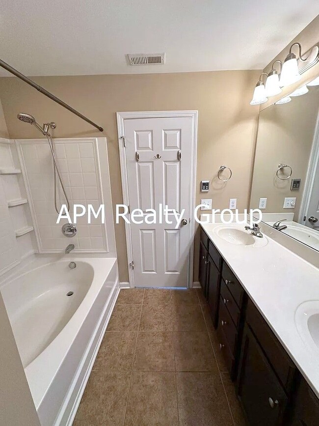 Building Photo - Saluda Springs Townhome