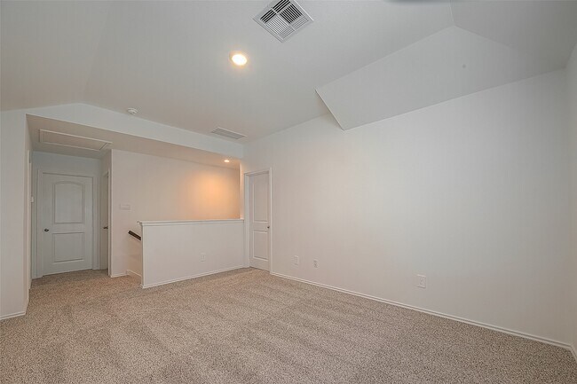 Building Photo - 5630 Avalon Woods Dr