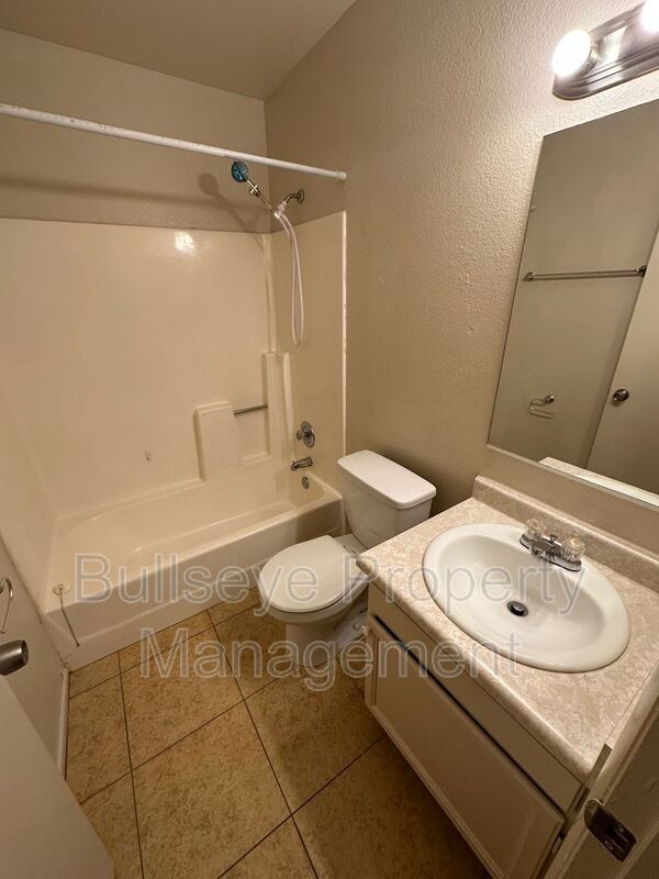 Building Photo - 9623 N 70th Dr