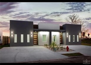 Building Photo - 10 B W St