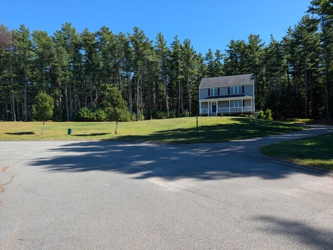 Building Photo - 10 Shamrock Ln