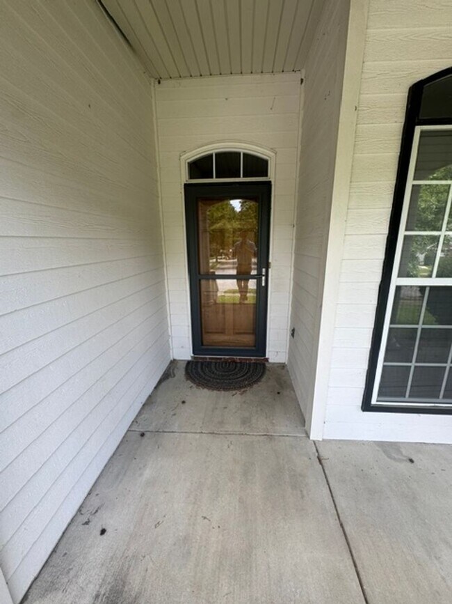 Building Photo - 377 Sandleton Way