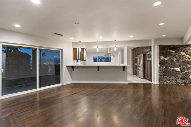 Building Photo - 15451 Longbow Dr