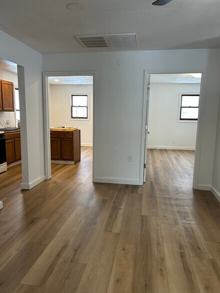 Building Photo - 321 Adolph St