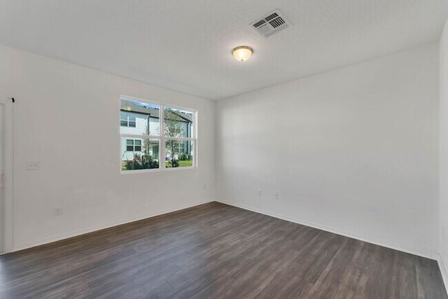 Building Photo - Townhome in Madison Place Davenport