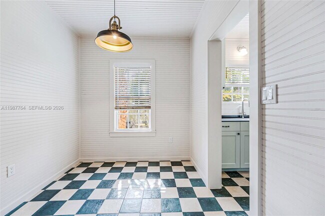 Building Photo - 3826 Oak Ave