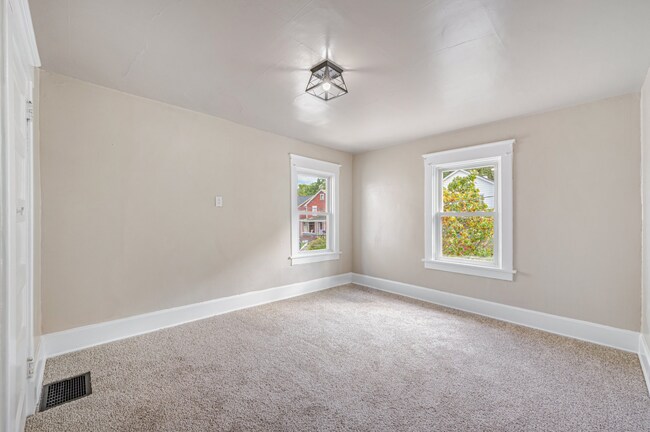 Building Photo - Beautiful 3 bedroom home in Aliquippa available August 1!