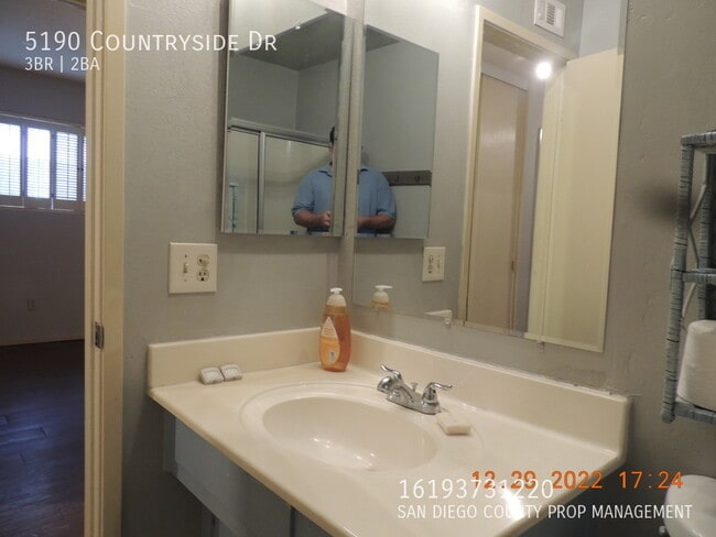Building Photo - 5190 Countryside Dr