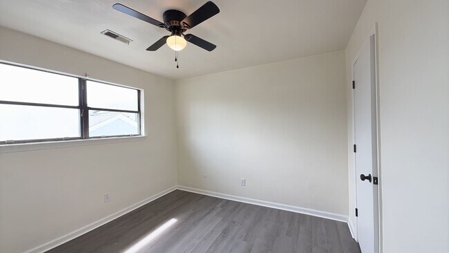 Building Photo - 9634 Elnora St