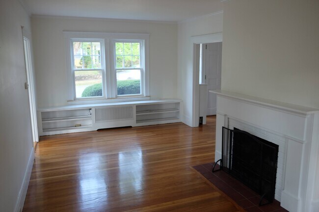 Building Photo - 15 Sargent Rd