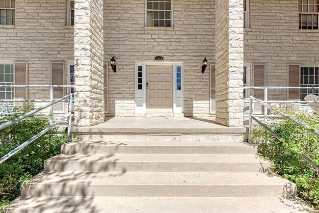 Building Photo - Spacious 14-Bedroom Property Ideal for Gro...