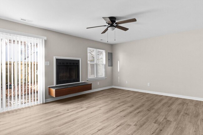 Building Photo - Stylish Living Meets Ultimate Convenience in This 3BR/2.5BA Ocean Lakes Townhome!
