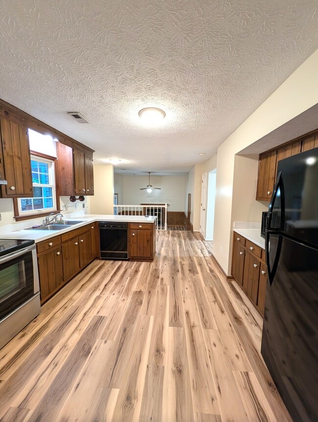 Building Photo - 32 Gambol St
