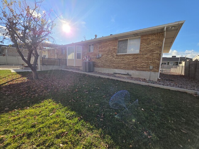 Building Photo - 7105 S 2530 W