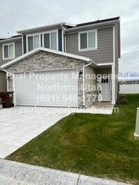 Building Photo - 3 Bedroom 2.5 Baths End Unit Townhome Avai...