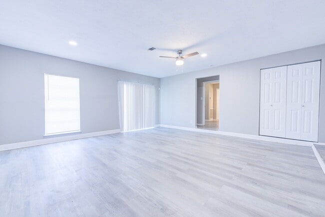 Building Photo - 15902 Timber Valley Dr