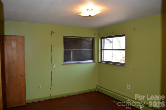 Building Photo - 516 S Green St