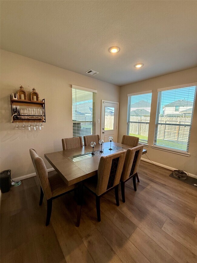 Building Photo - 15402 Sailpoint Ln