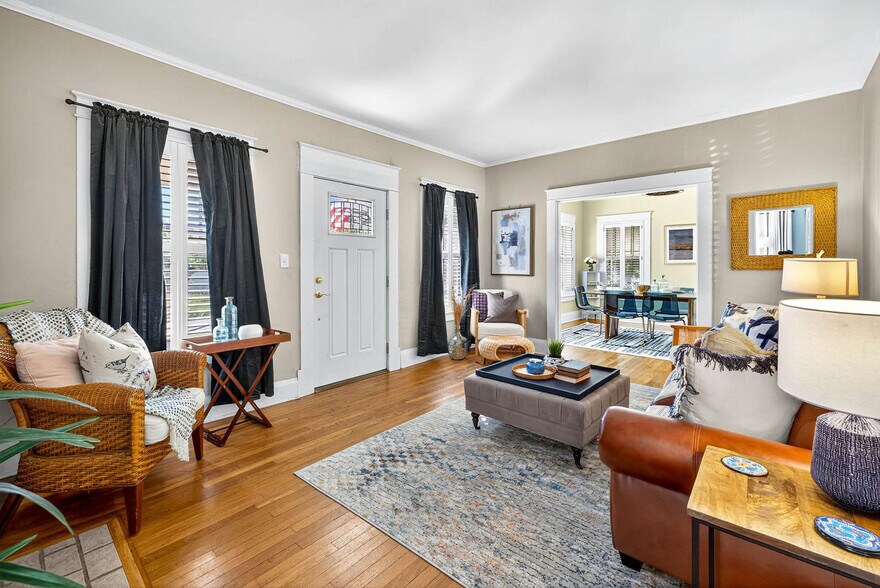 Building Photo - 3321 W San Juan St