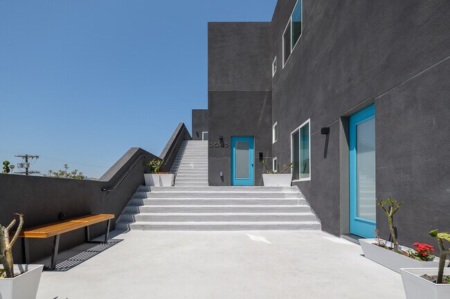 Building Photo - 3045 West Blvd