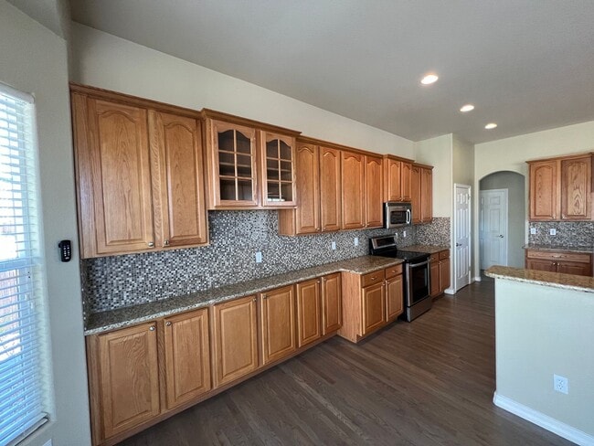 Building Photo - Pine Creek 5bd Home on Corner Lot 6 month ...